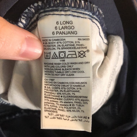 Old Navy Maternity Full Panel Straight Ripped Jeans, size 6 long - Picture 6 of 6